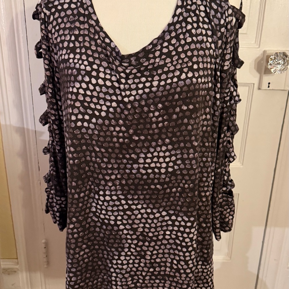 Jennifer Lopez Women's Black  dotted Cold-Shoulder Top